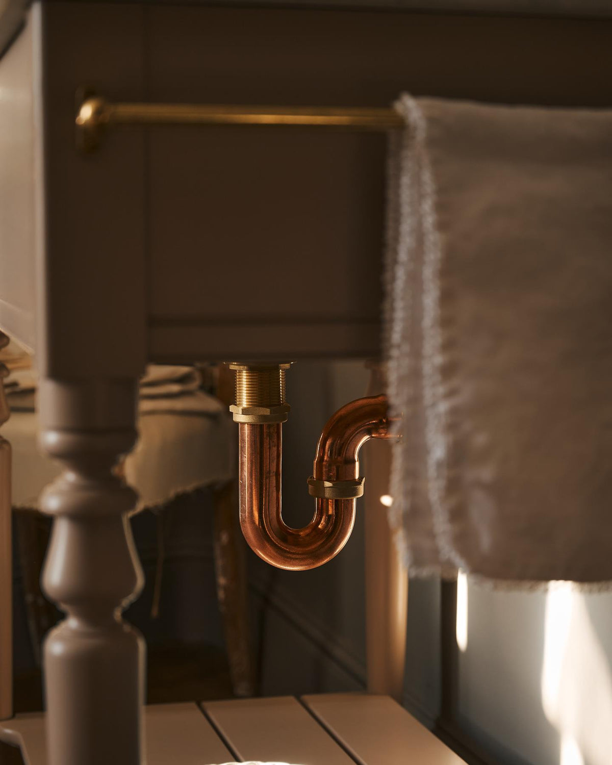 The Victorian Washstand - Mixer Tap, Twin, Princelet Pink TEST