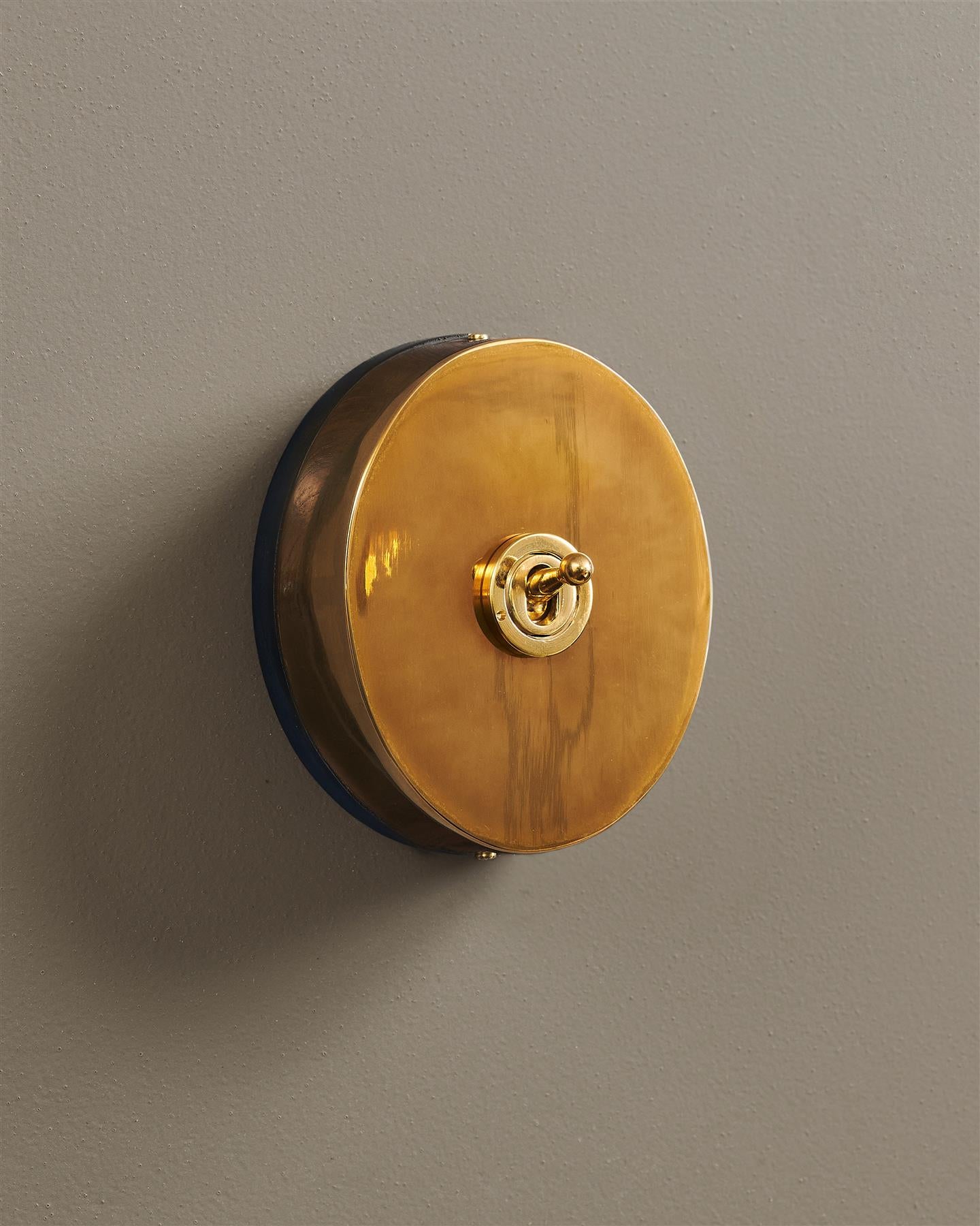 Heirloom Brass Oval Toggle Switch - 1 Gang