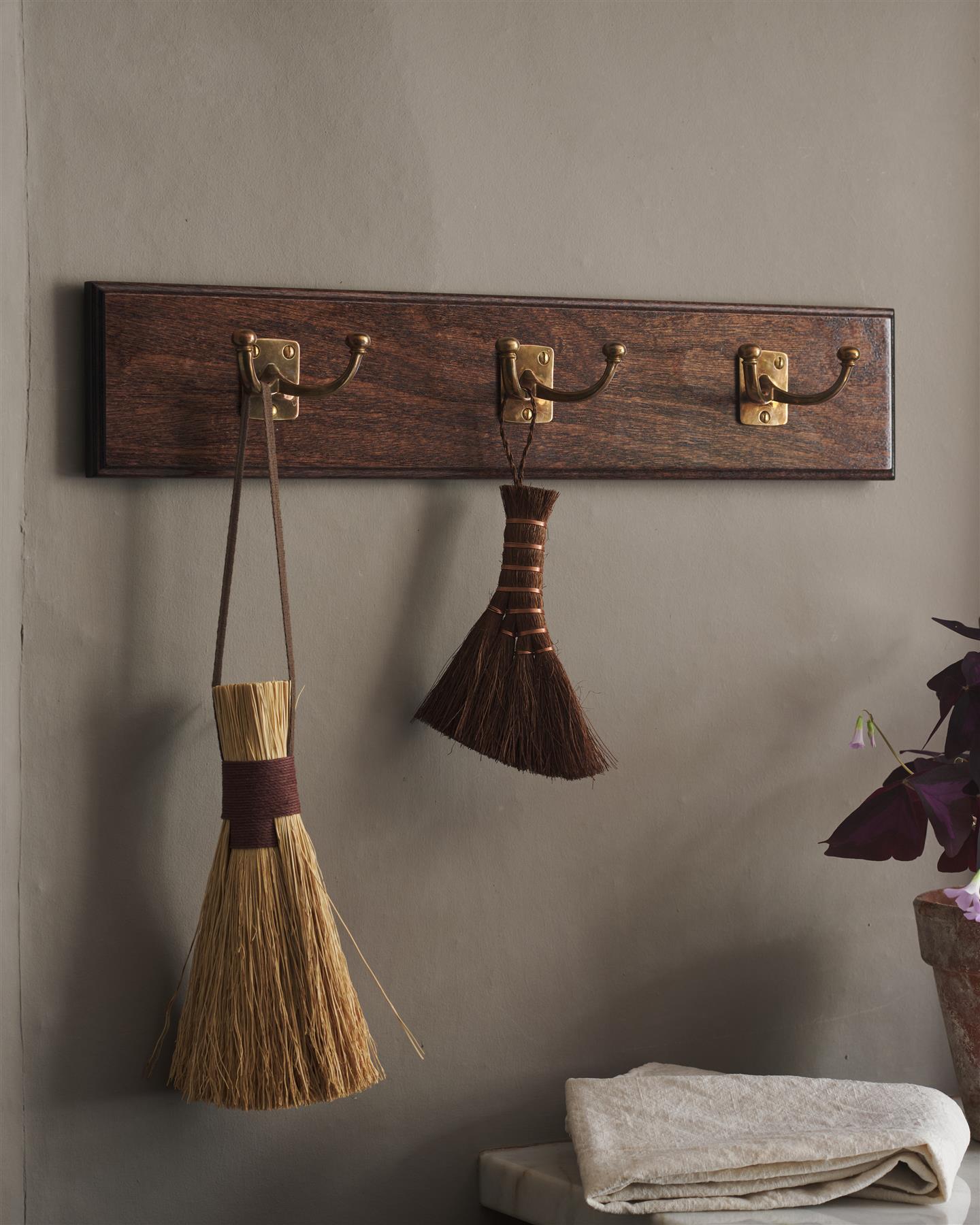 The Twin Edwardian Hook Rack - 3 Hooks, Mahogany Finish
