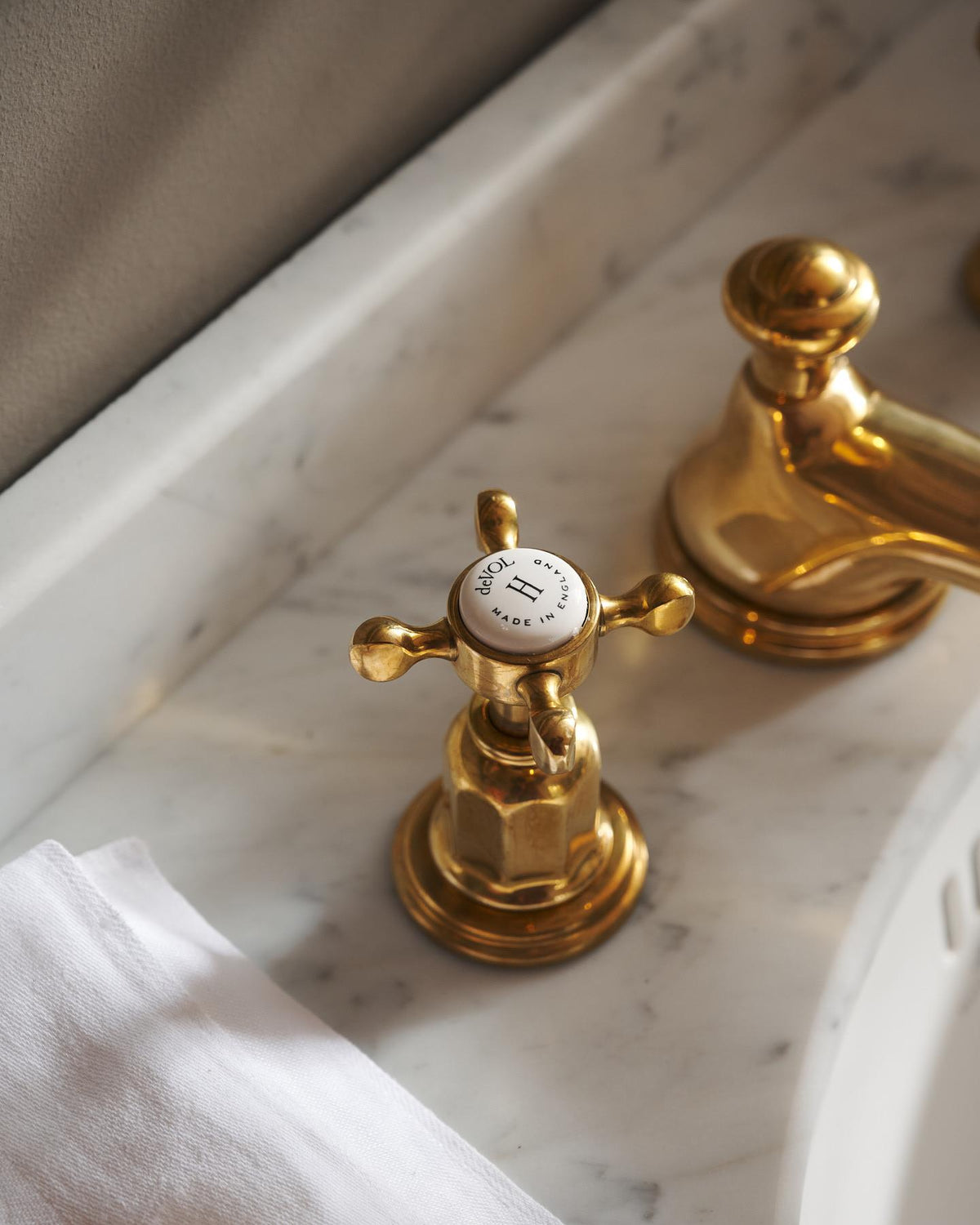 The Victorian Washstand - Mixer Tap, Twin, Princelet Pink TEST