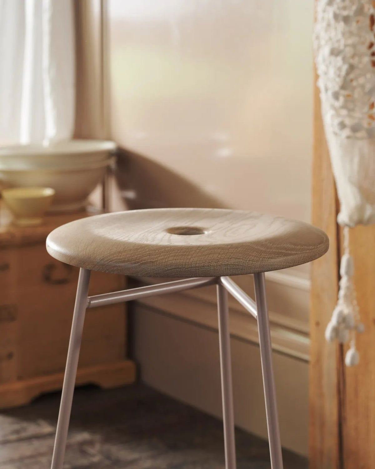 The Creedy Stool - Limed Oak with Plasterer's Pink Frame TEST
