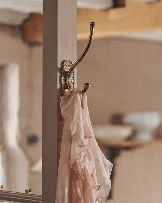 The Petite Parisian Café Hook