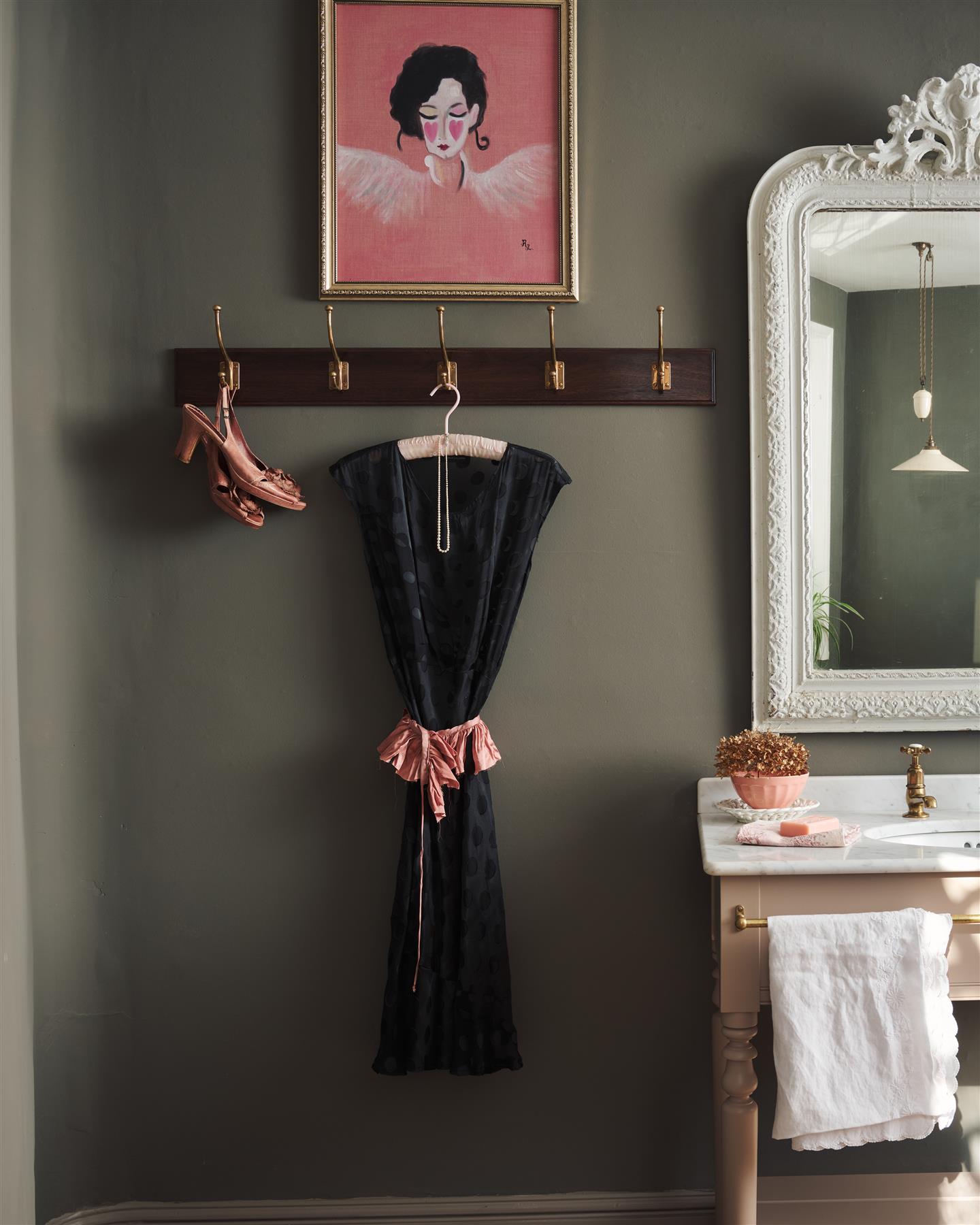 The Edwardian Coat Hook Rack - 4 Hooks, Mahogany Finish