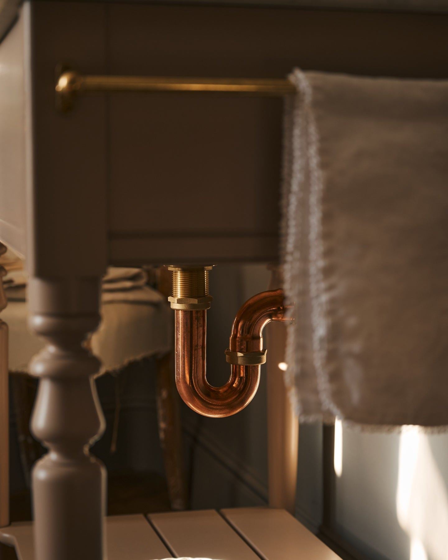 The Victorian Washstand - Mixer Tap, Medium, Princelet Pink