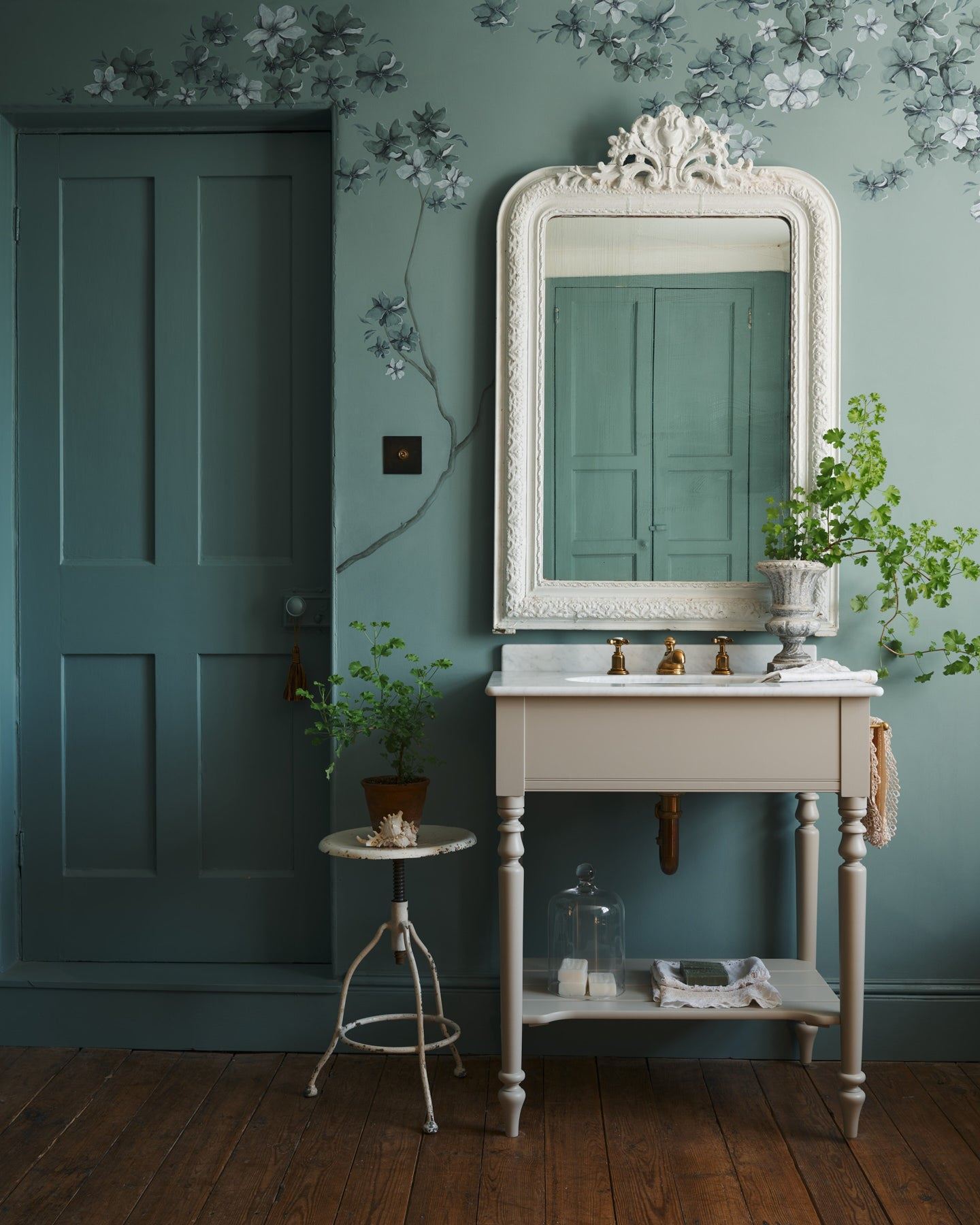 The Victorian Washstand - Mixer Tap, Small, Mushroom, Marble Worktop