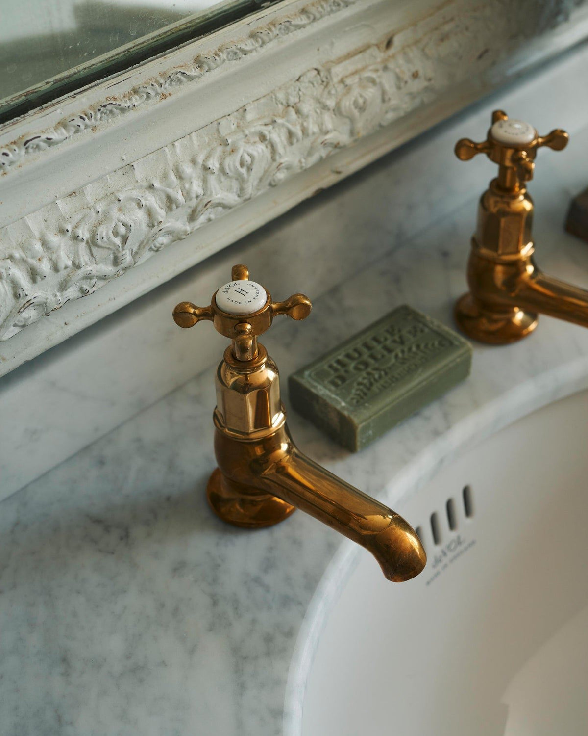 The Victorian Washstand - Pillar Taps, Medium, Mushroom TEST