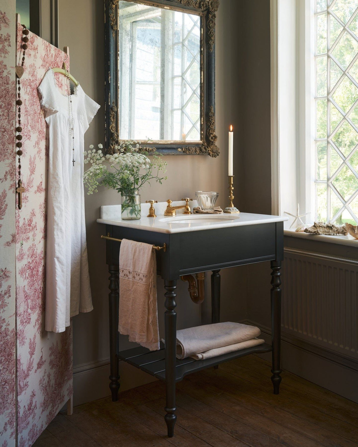 The Victorian Washstand - Mixer Tap, Large, Printer's Black, Marble Worktop TEST