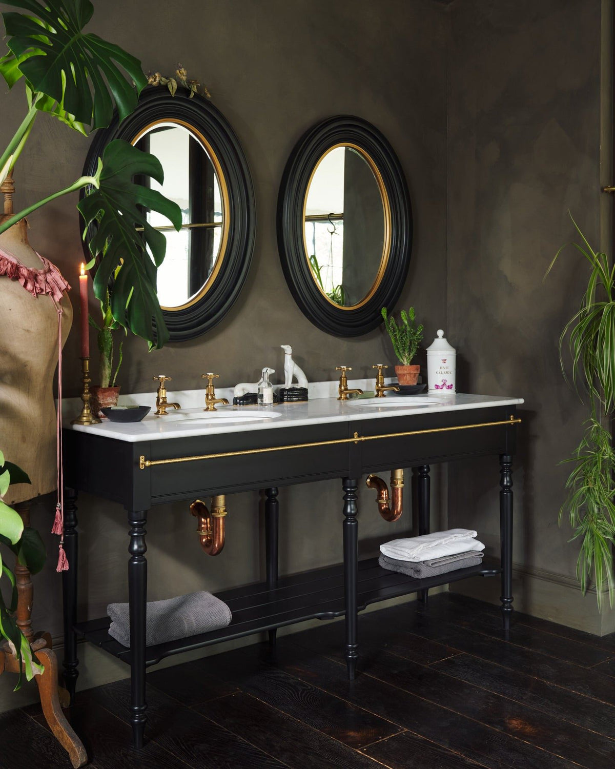The Victorian Washstand - Pillar Taps, Twin, Mushroom, Marble Worktop TEST