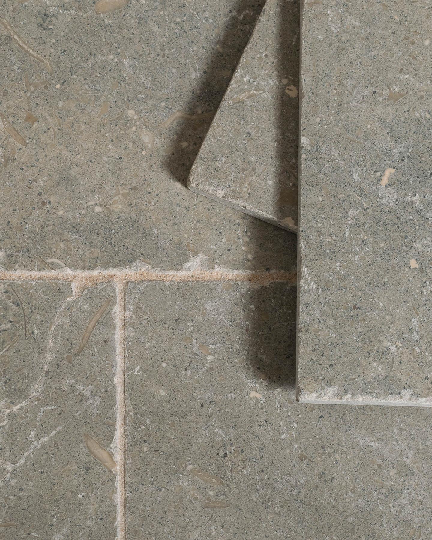 Seagrass Tumbled Limestone - 610mm x 406mm (10mm thick)