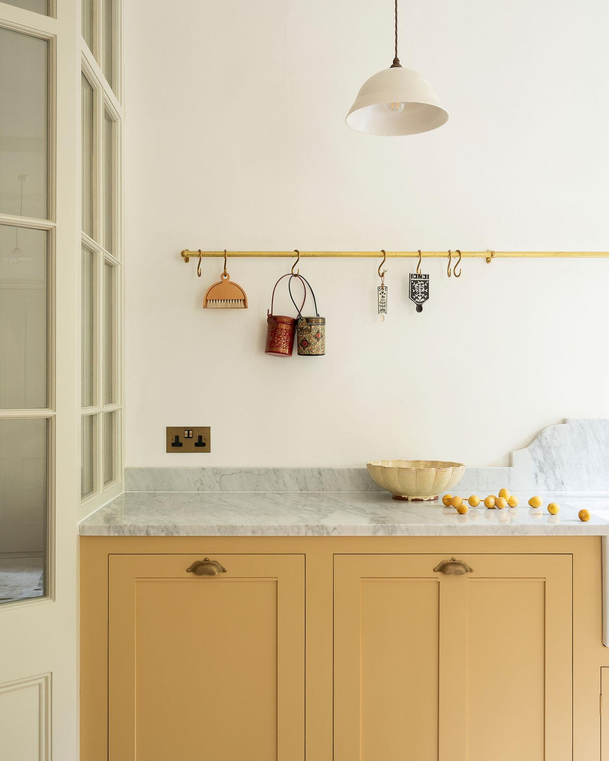Aged Brass Hanging Rail - 1200mm rail with 3 brackets & 10 s hooks TEST
