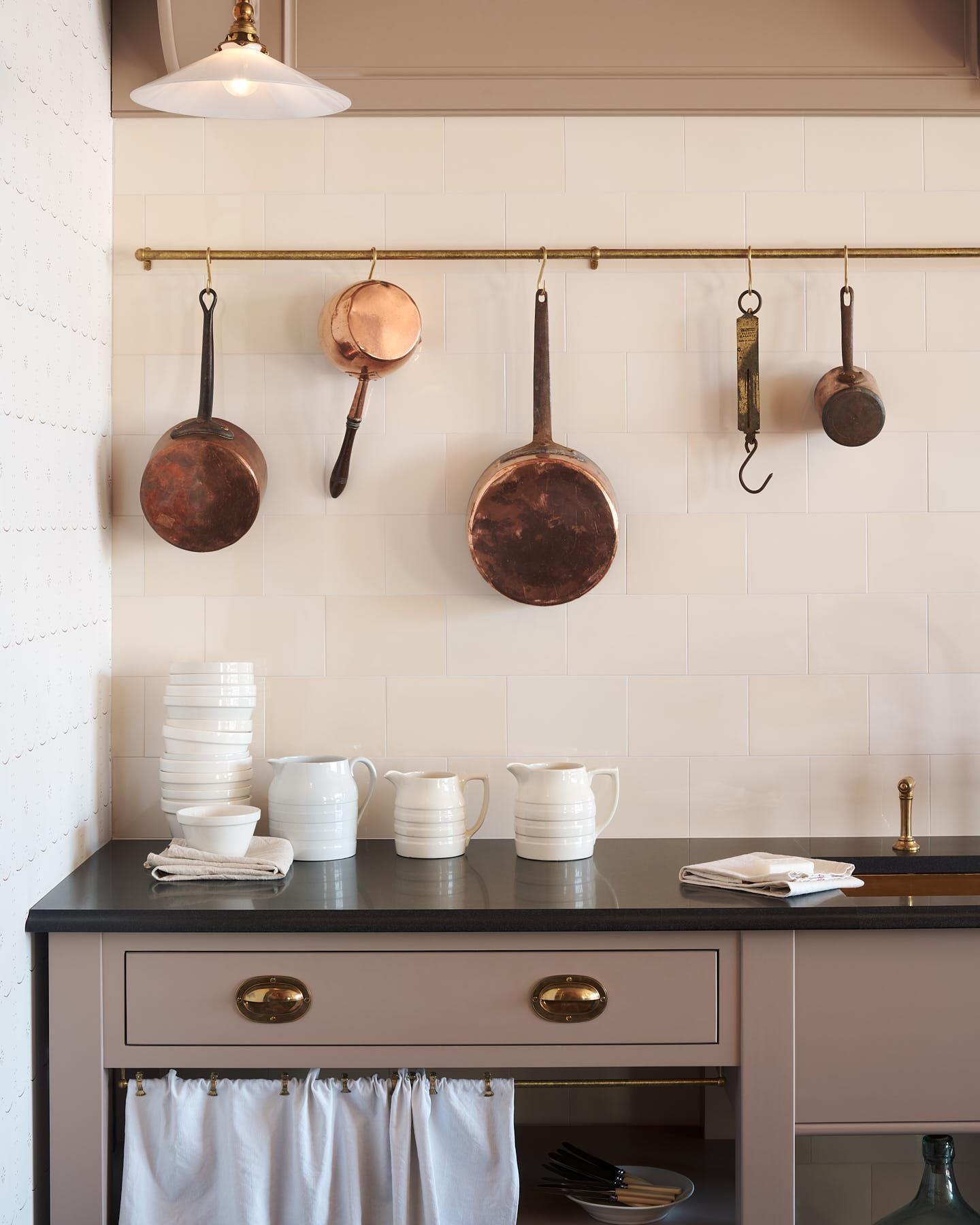 Aged Brass Hanging Rail - 1200mm rail with 3 brackets & 10 s hooks