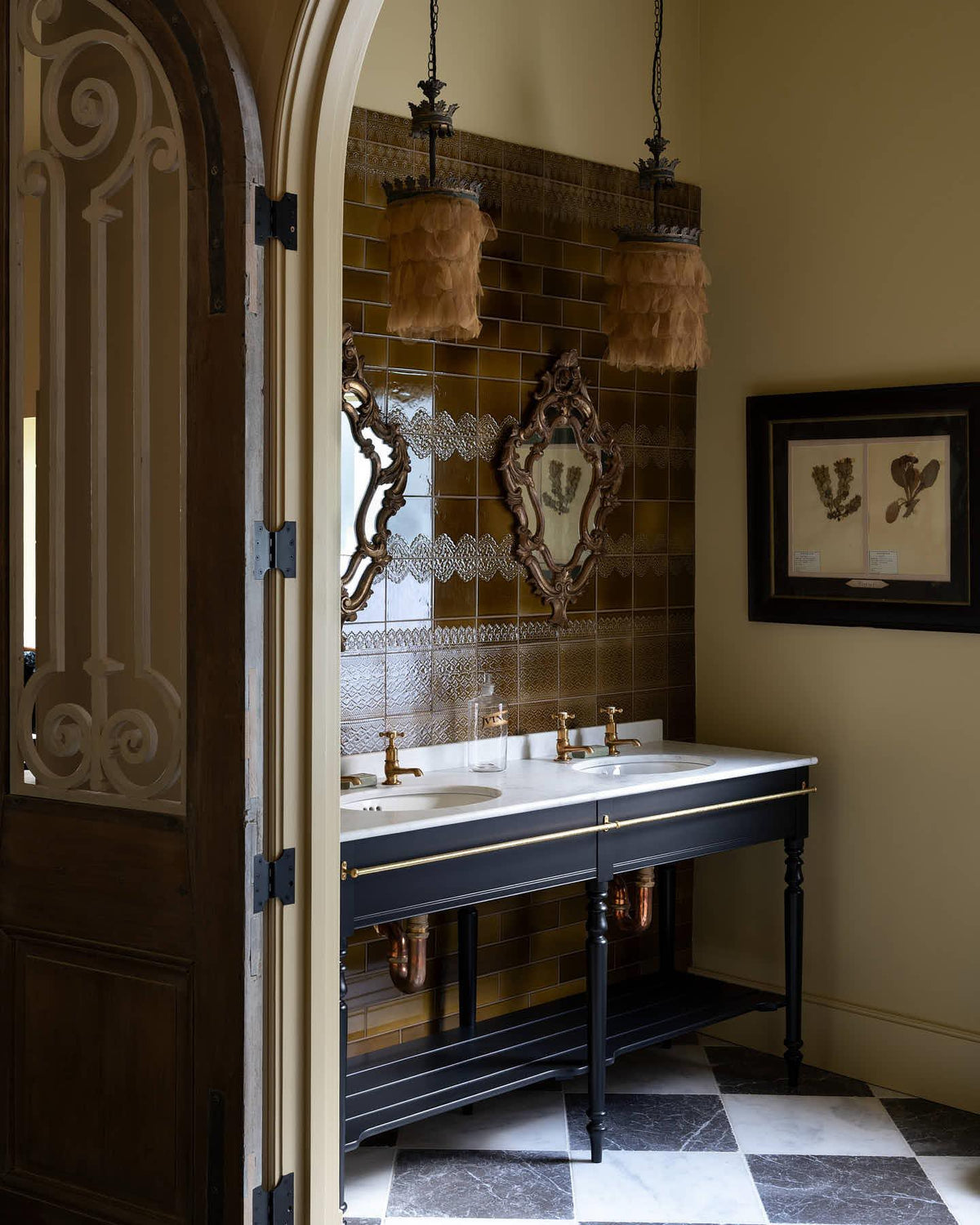 The Victorian Washstand - Pillar Taps, Twin, Mushroom TEST