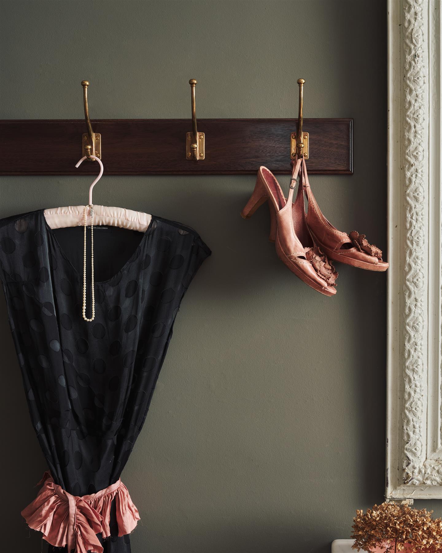 The Edwardian Coat Hook Rack - 6 Hooks, Mahogany Finish