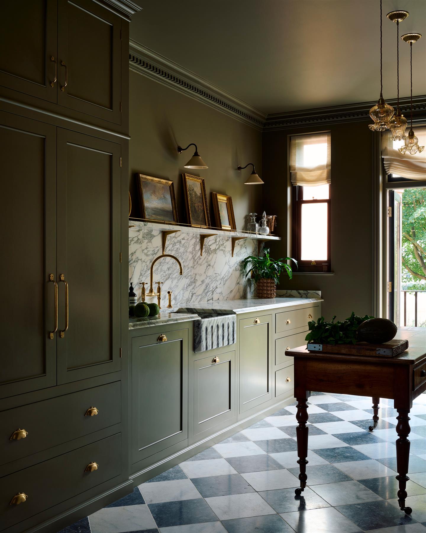 Classic Shelf Bracket - Brass