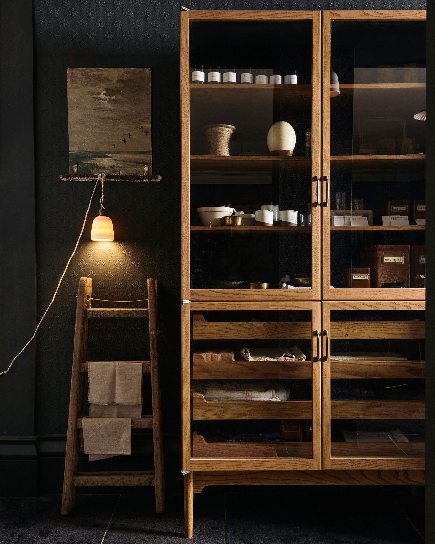 Small Chattered Beaker Porcelain Plug-in Light