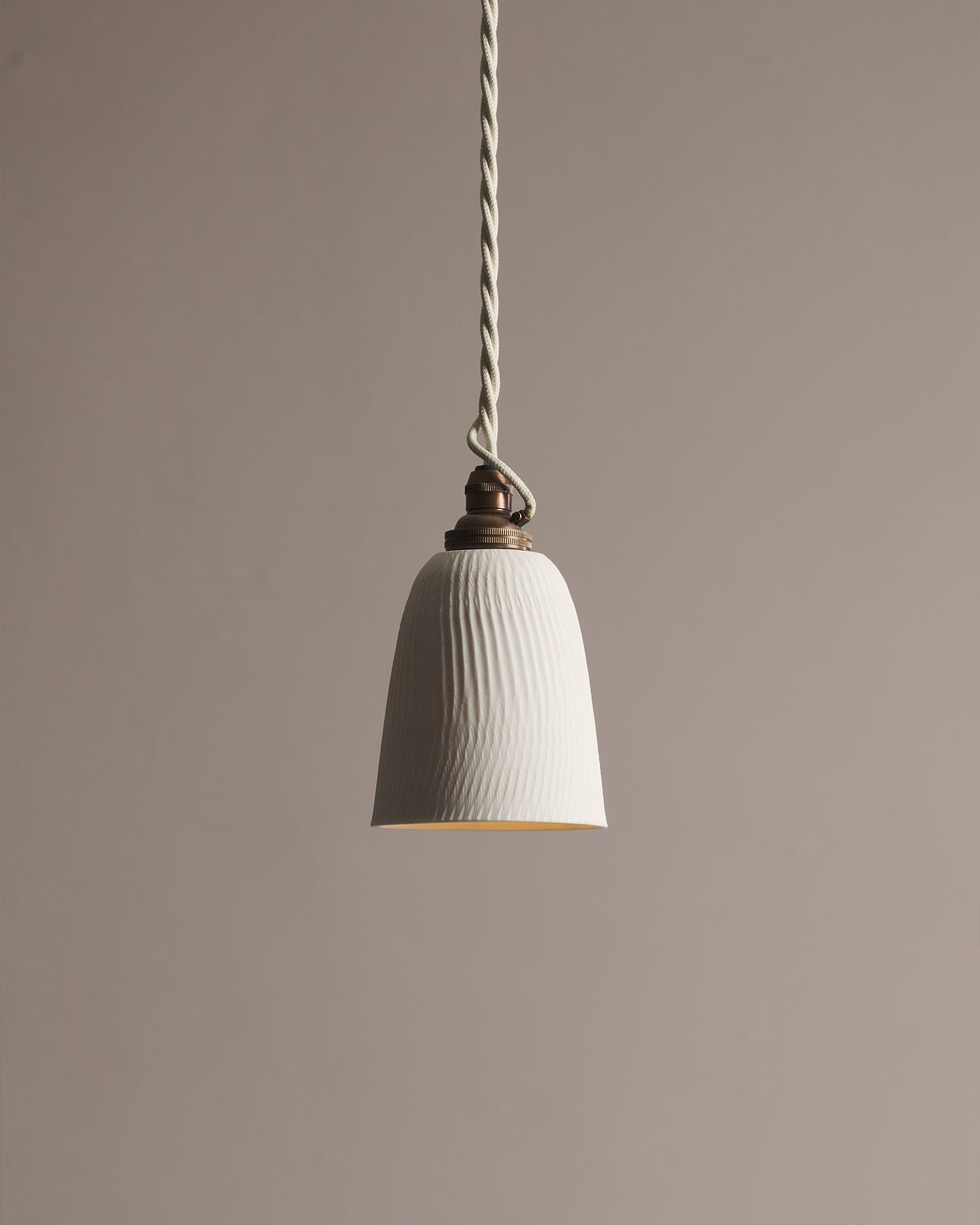 Small Chattered Beaker Porcelain Plug-in Light