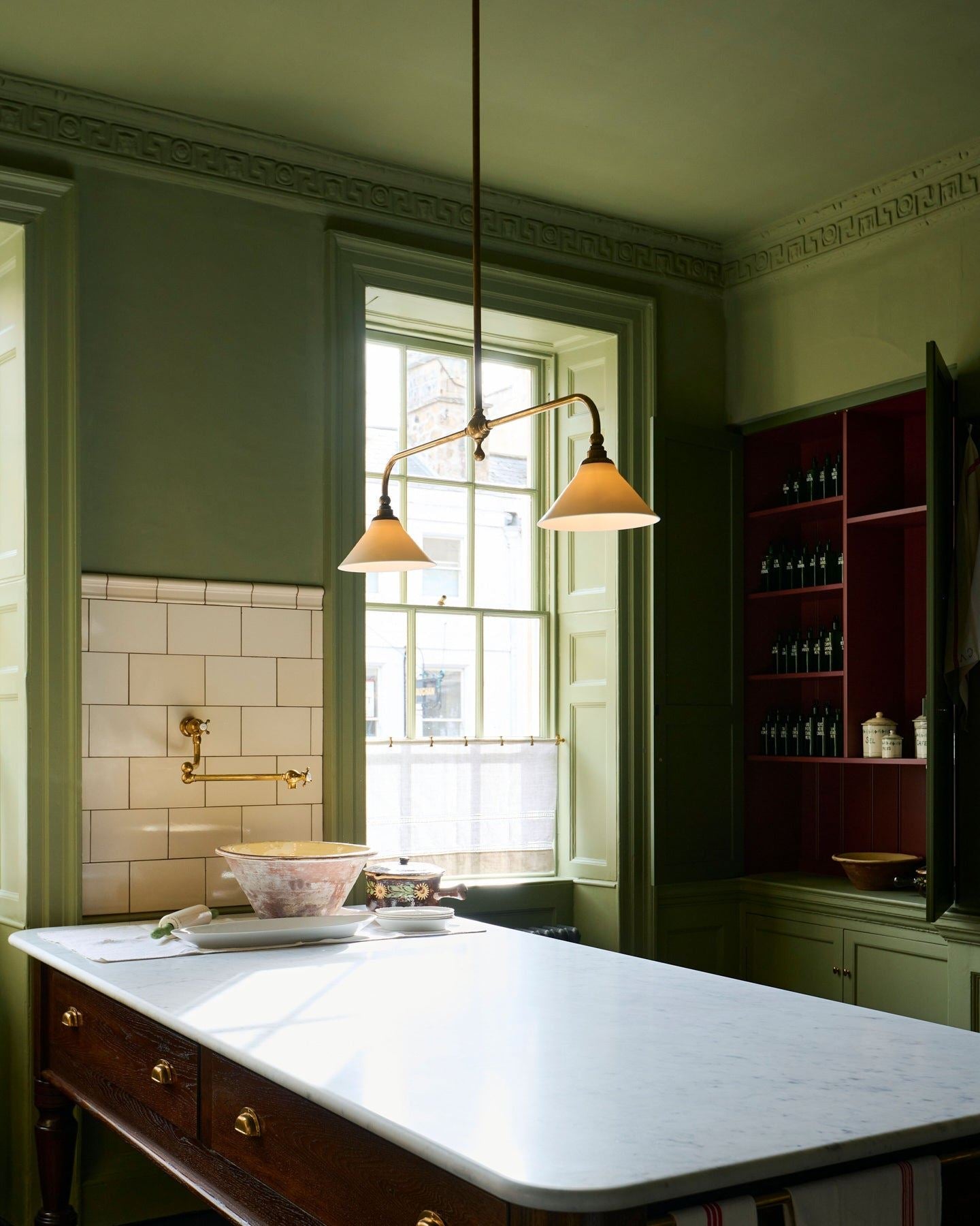 The Heirloom Gaselier Light with Porcelain Shades - Short