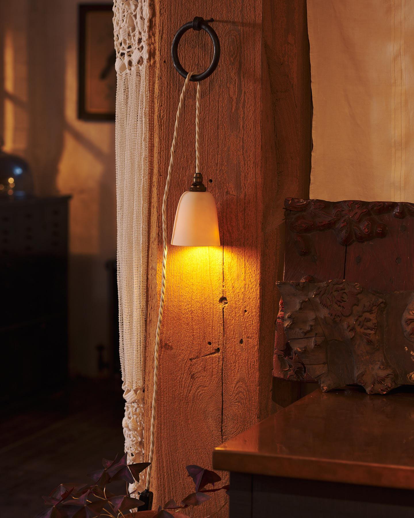 Large Plain Beaker Porcelain Plug-in Light