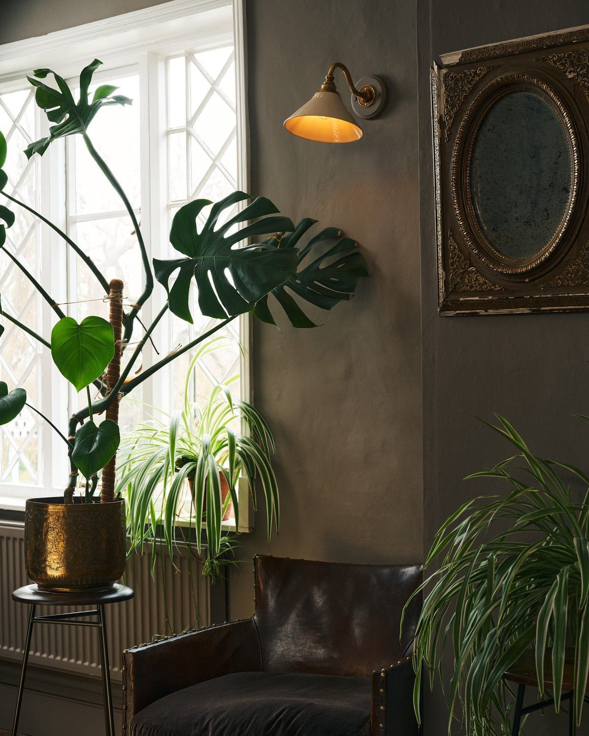 The Heirloom Wall Light with Creamware Shade TEST