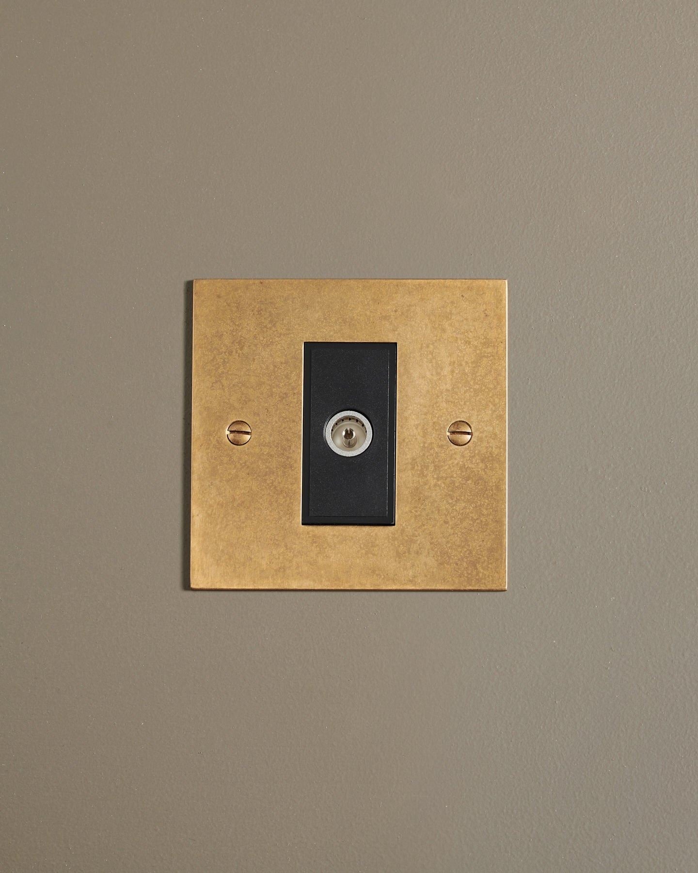 Aged Brass Classic TV Outlet