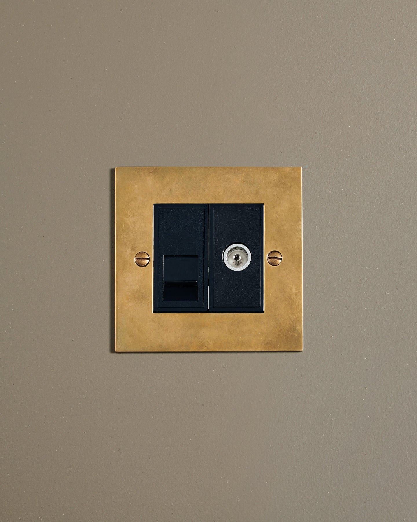 Heirloom Brass Classic TV & Telecom Outlet - 2 Gang