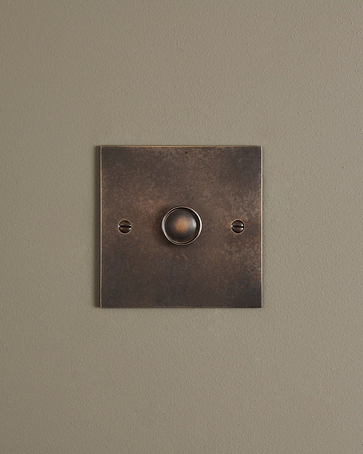 A straight-on view of a 1 gang classic dimmer switch in a dark oxidised brass finish. TEST