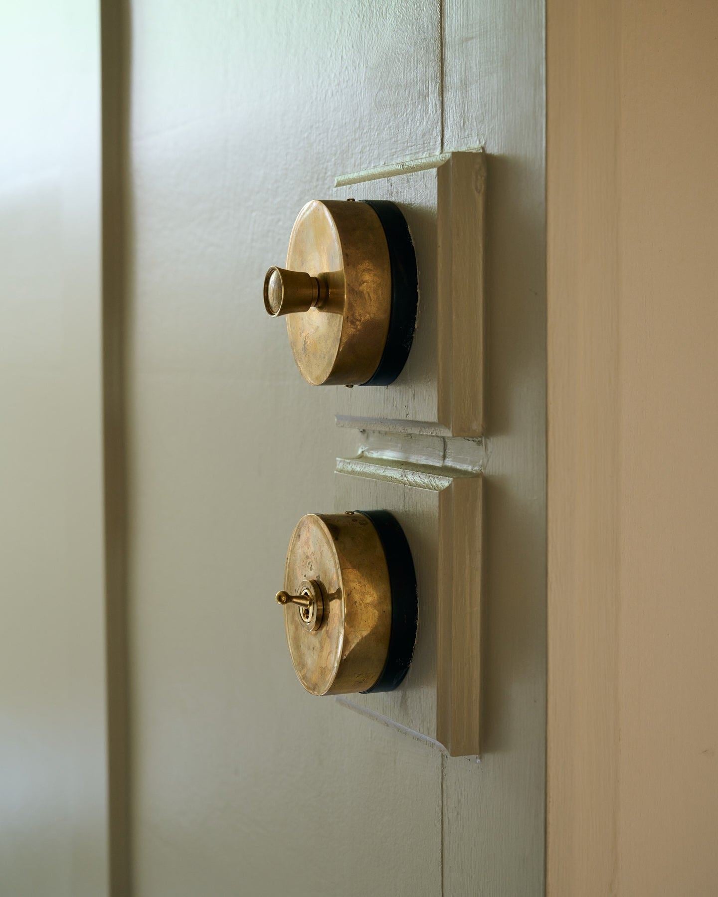 Heirloom Brass Oval Dimmer Switch - Petite 1 Gang