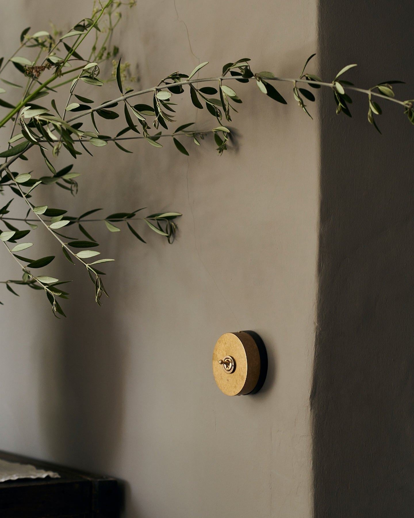 Heirloom Brass Oval Toggle Switch - 1 Gang