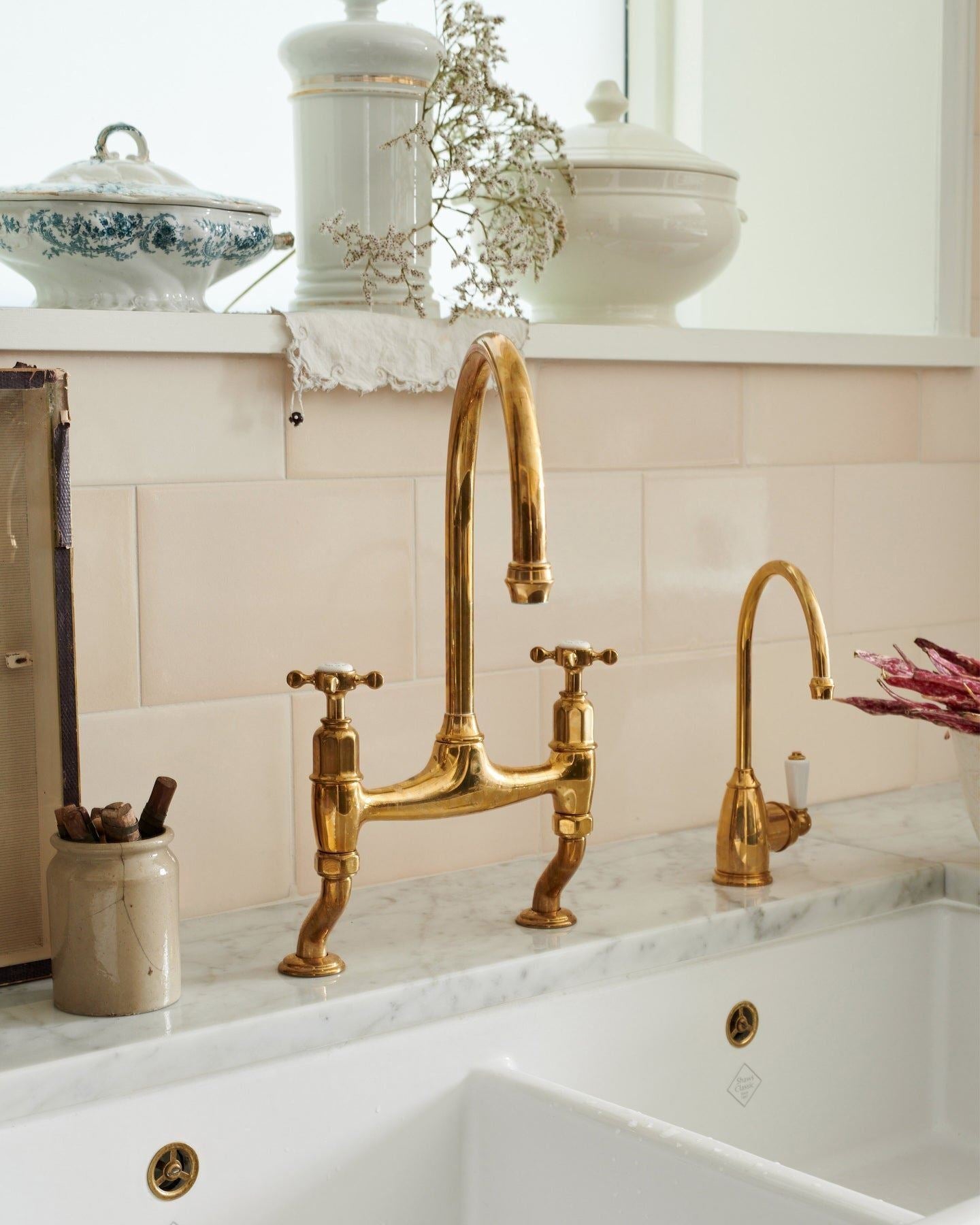 deVOL Aged Brass Ionian Tap
