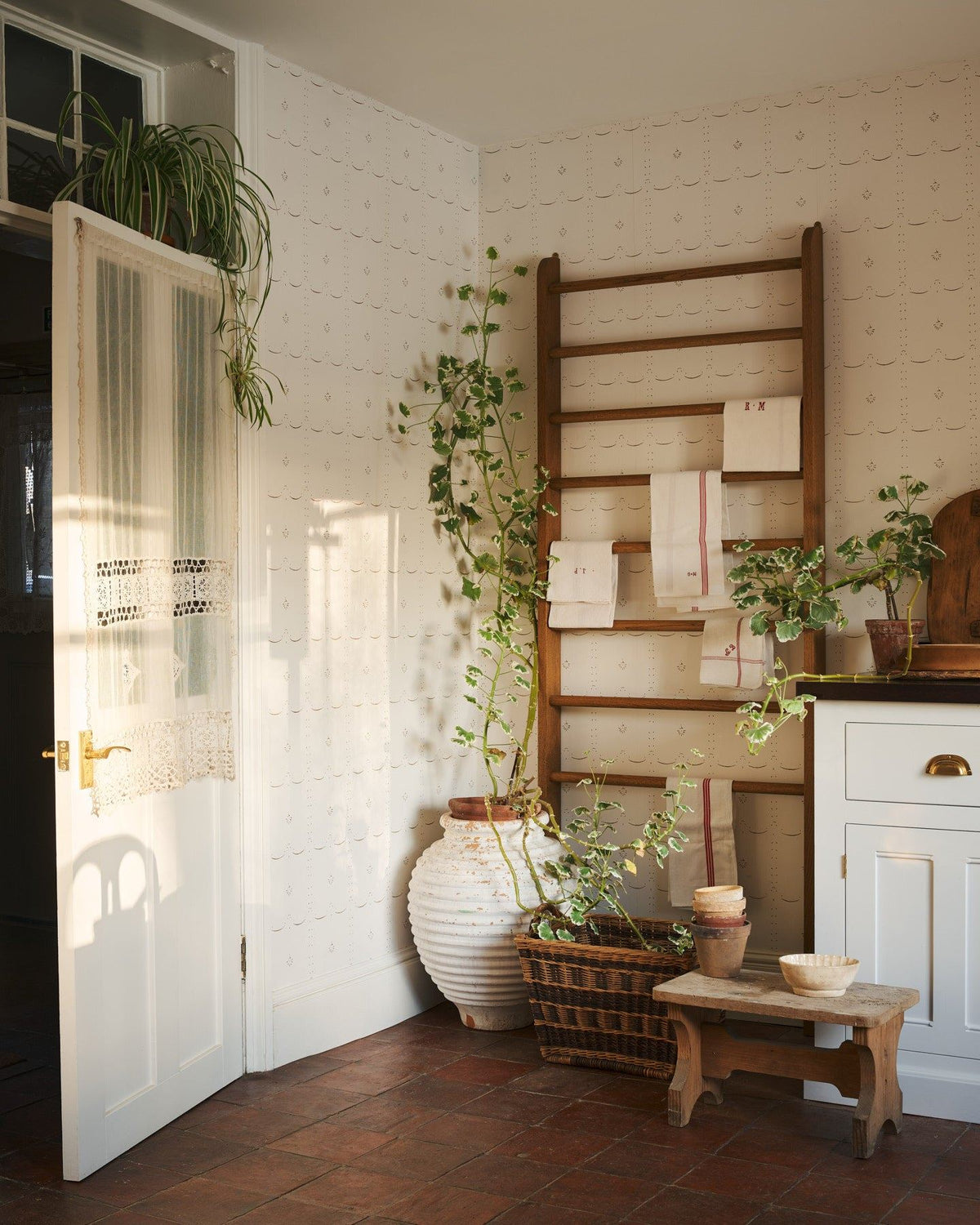 Grand Ditsy Delft Wallpaper in Sepia TEST
